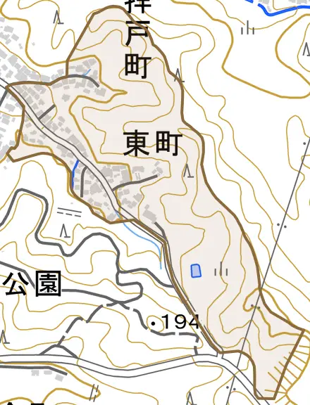 東町とその周辺の地図。町の範囲を重ねている