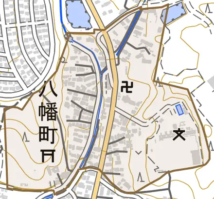 八幡町とその周辺の地図。町の範囲を重ねている