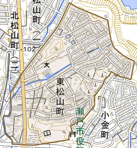 東松山町とその周辺の地図。町の範囲を重ねている