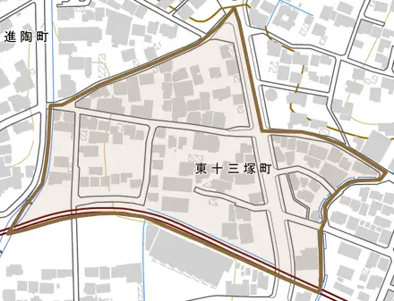 東十三塚町とその周辺の地図。町の範囲を重ねている