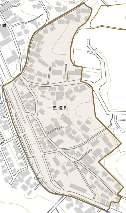 一里塚町とその周辺の地図。町の範囲を重ねている