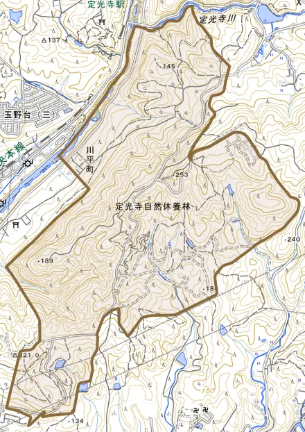 川平町とその周辺の地図。町の範囲を重ねている