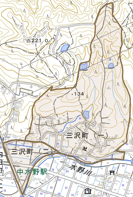 三沢町とその周辺の地図。町の範囲を重ねている