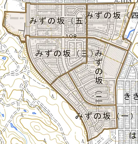 みずの坂とその周辺の地図。町の範囲を重ねている