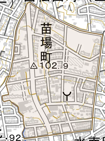 苗場町とその周辺の地図。町の範囲を重ねている