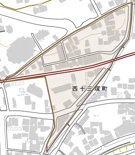 西十三塚町とその周辺の地図。町の範囲を重ねている