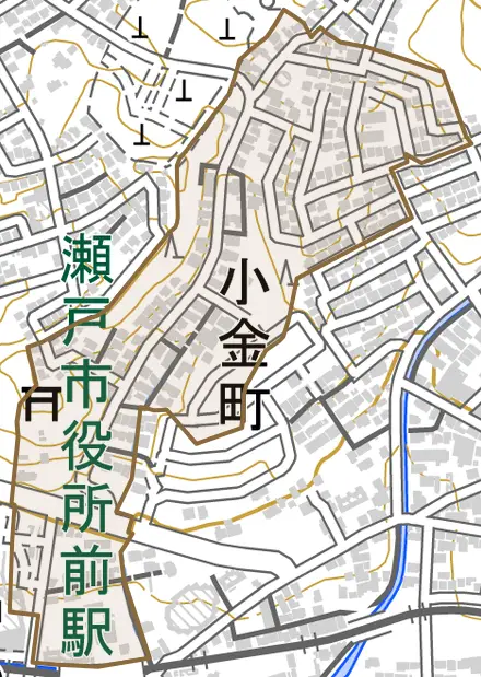 小金町とその周辺の地図。町の範囲を重ねている