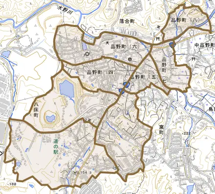 品野町とその周辺の地図。町の範囲を重ねている