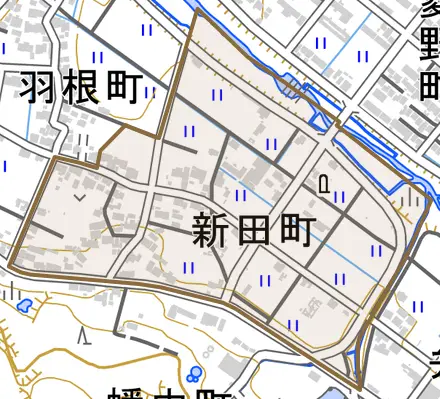 新田町とその周辺の地図。町の範囲を重ねている