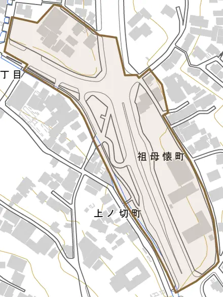 祖母懐町とその周辺の地図。町の範囲を重ねている