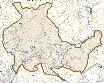 曽野町とその周辺の地図。町の範囲を重ねている