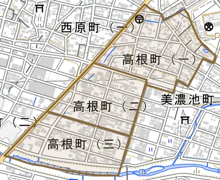 高根町とその周辺の地図。町の範囲を重ねている
