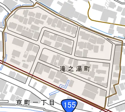 滝之湯町とその周辺の地図。町の範囲を重ねている
