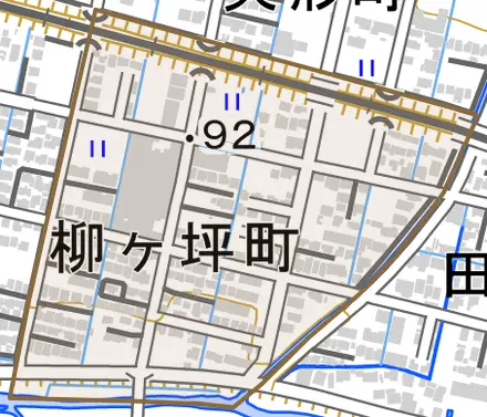 柳ケ坪町とその周辺の地図。町の範囲を重ねている
