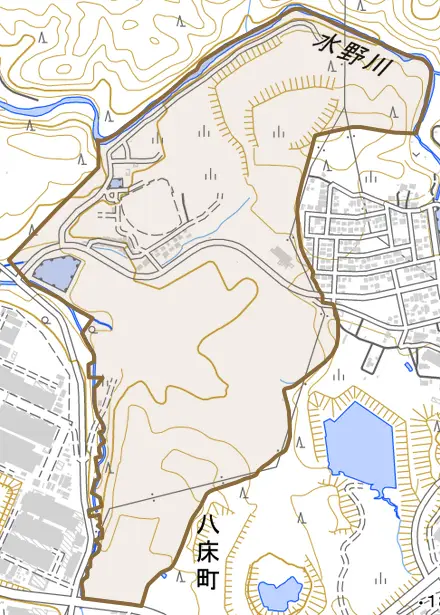 八床町とその周辺の地図。町の範囲を重ねている
