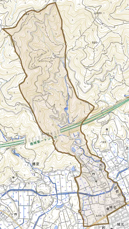 片山とその周辺の地図。町の範囲を重ねている