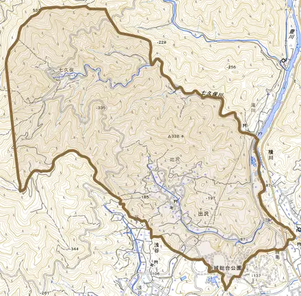出沢とその周辺の地図。町の範囲を重ねている