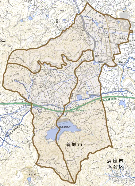 富岡とその周辺の地図。町の範囲を重ねている