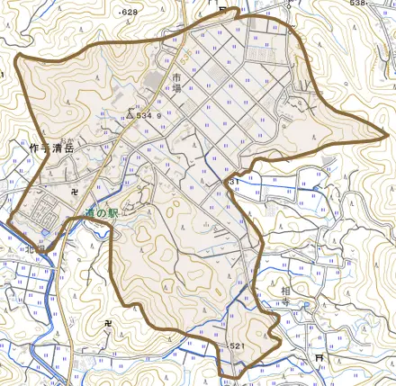 作手清岳とその周辺の地図。町の範囲を重ねている