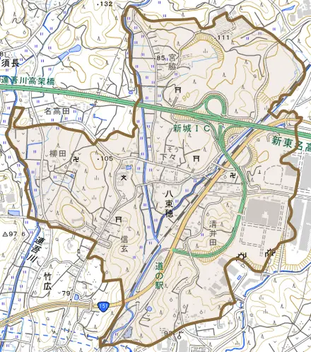 八束穂とその周辺の地図。町の範囲を重ねている