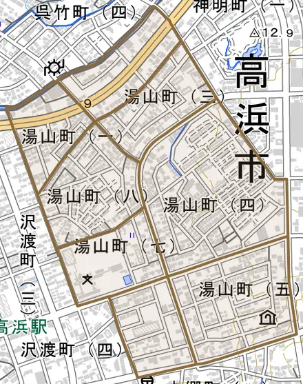 湯山町とその周辺の地図。町の範囲を重ねている