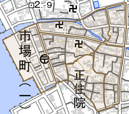 市場町とその周辺の地図。町の範囲を重ねている