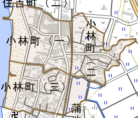 小林町とその周辺の地図。町の範囲を重ねている