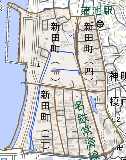 新田町とその周辺の地図。町の範囲を重ねている
