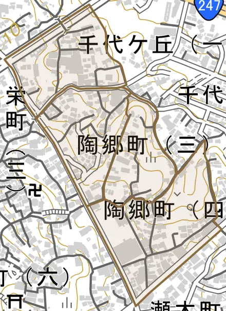 陶郷町とその周辺の地図。町の範囲を重ねている