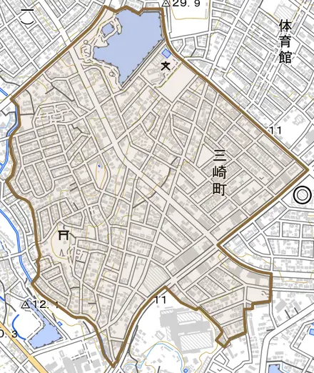 三崎町とその周辺の地図。町の範囲を重ねている