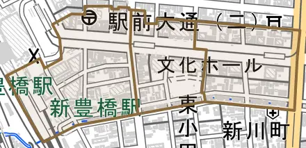 駅前大通とその周辺の地図。町の範囲を重ねている
