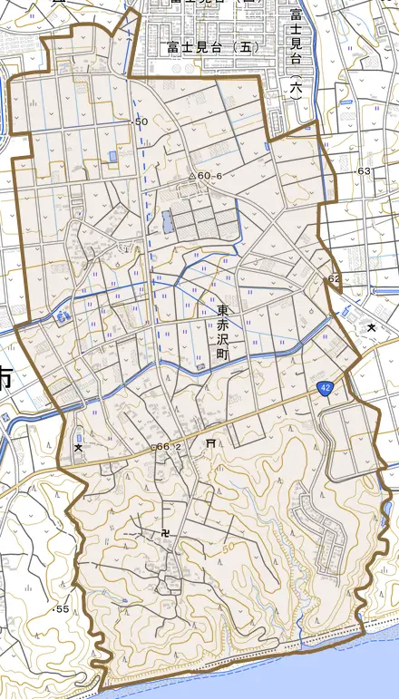 東赤沢町とその周辺の地図。町の範囲を重ねている