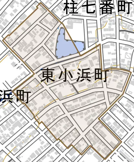 東小浜町とその周辺の地図。町の範囲を重ねている