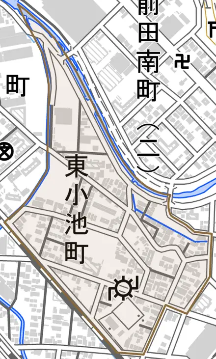 東小池町とその周辺の地図。町の範囲を重ねている