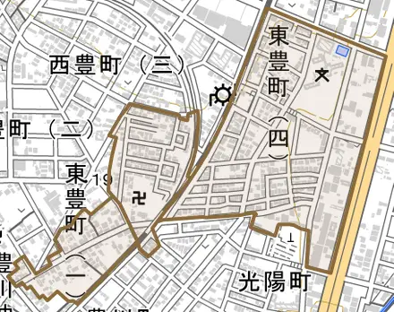 東豊町とその周辺の地図。町の範囲を重ねている