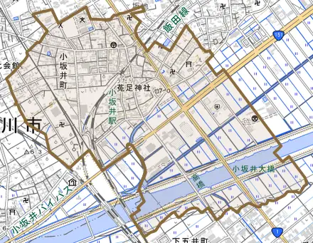 小坂井町とその周辺の地図。町の範囲を重ねている