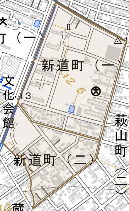 新道町とその周辺の地図。町の範囲を重ねている