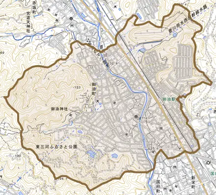 御油町とその周辺の地図。町の範囲を重ねている