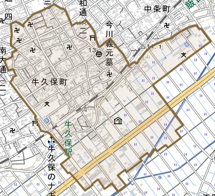 牛久保町とその周辺の地図。町の範囲を重ねている