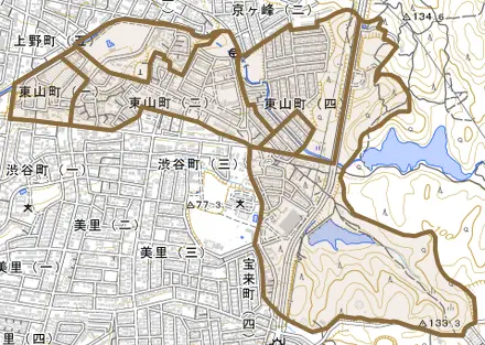 東山町とその周辺の地図。町の範囲を重ねている