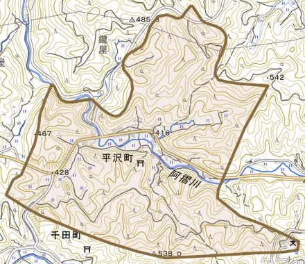 平沢町とその周辺の地図。町の範囲を重ねている