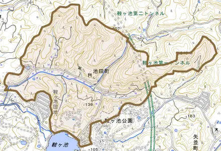 池田町とその周辺の地図。町の範囲を重ねている