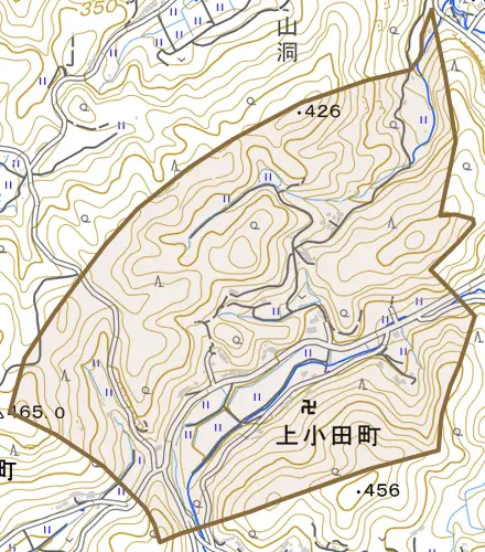 上小田町とその周辺の地図。町の範囲を重ねている