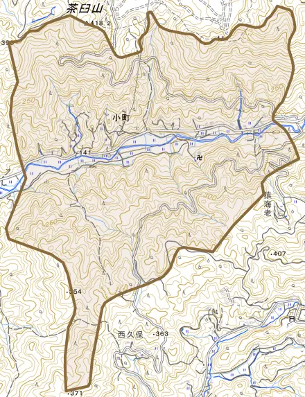 小町とその周辺の地図。町の範囲を重ねている