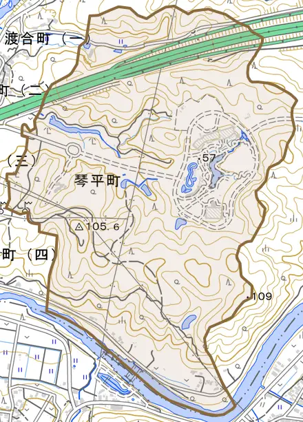 琴平町とその周辺の地図。町の範囲を重ねている