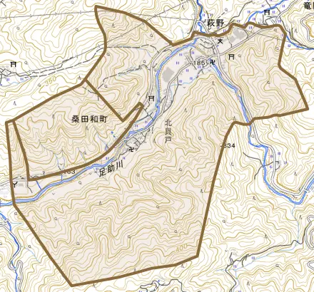 桑田和町とその周辺の地図。町の範囲を重ねている