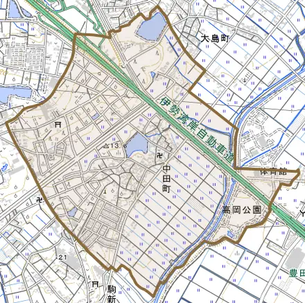 中田町とその周辺の地図。町の範囲を重ねている