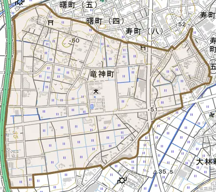 竜神町とその周辺の地図。町の範囲を重ねている