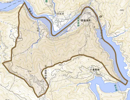 閑羅瀬町とその周辺の地図。町の範囲を重ねている
