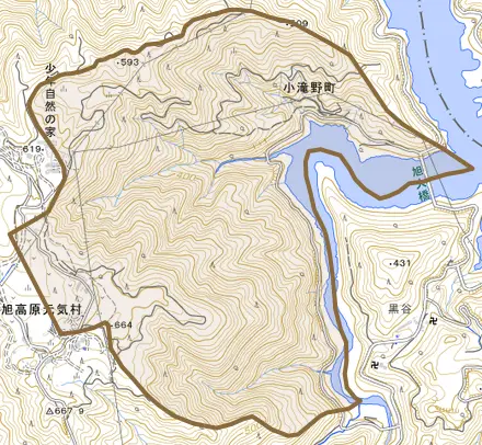 小滝野町とその周辺の地図。町の範囲を重ねている